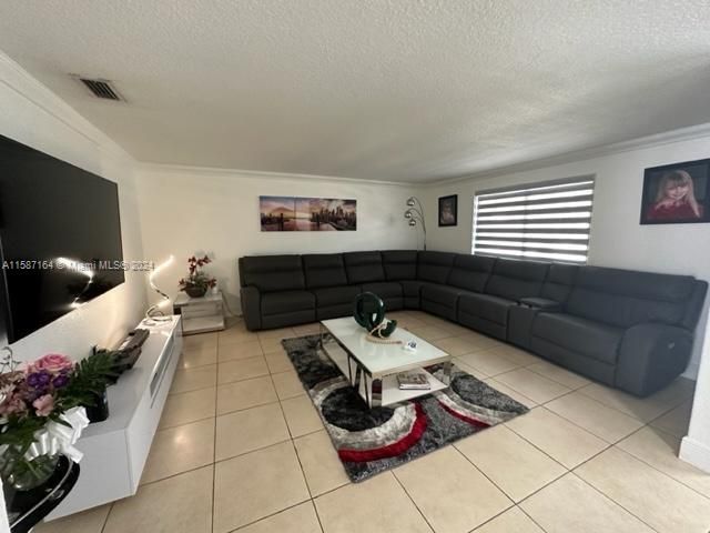 Recently Rented: $4,300 (3 beds, 2 baths, 2020 Square Feet)