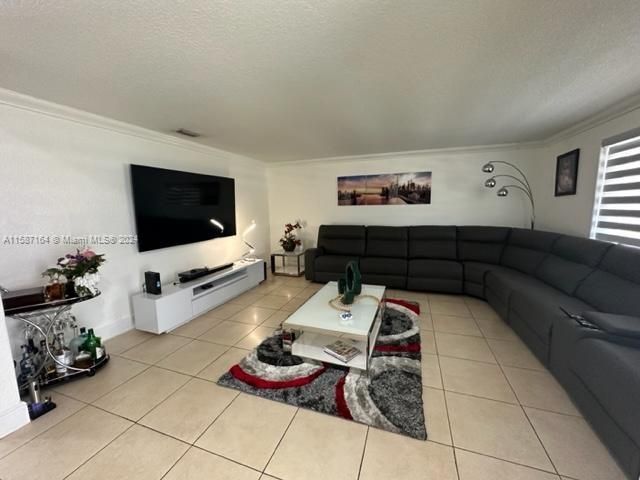 Recently Rented: $4,300 (3 beds, 2 baths, 2020 Square Feet)