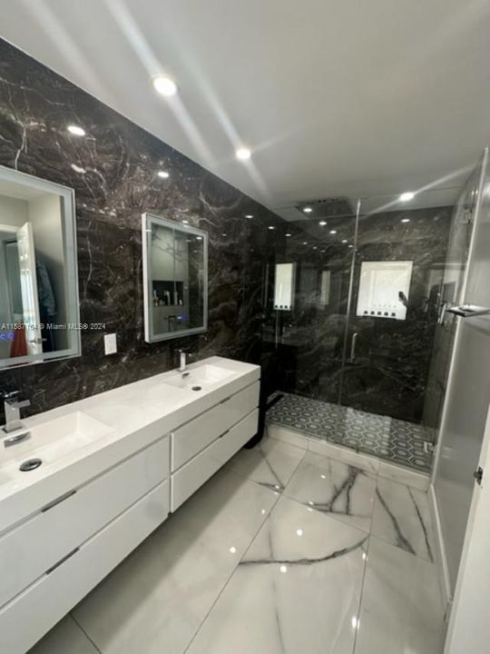 Recently Rented: $4,300 (3 beds, 2 baths, 2020 Square Feet)