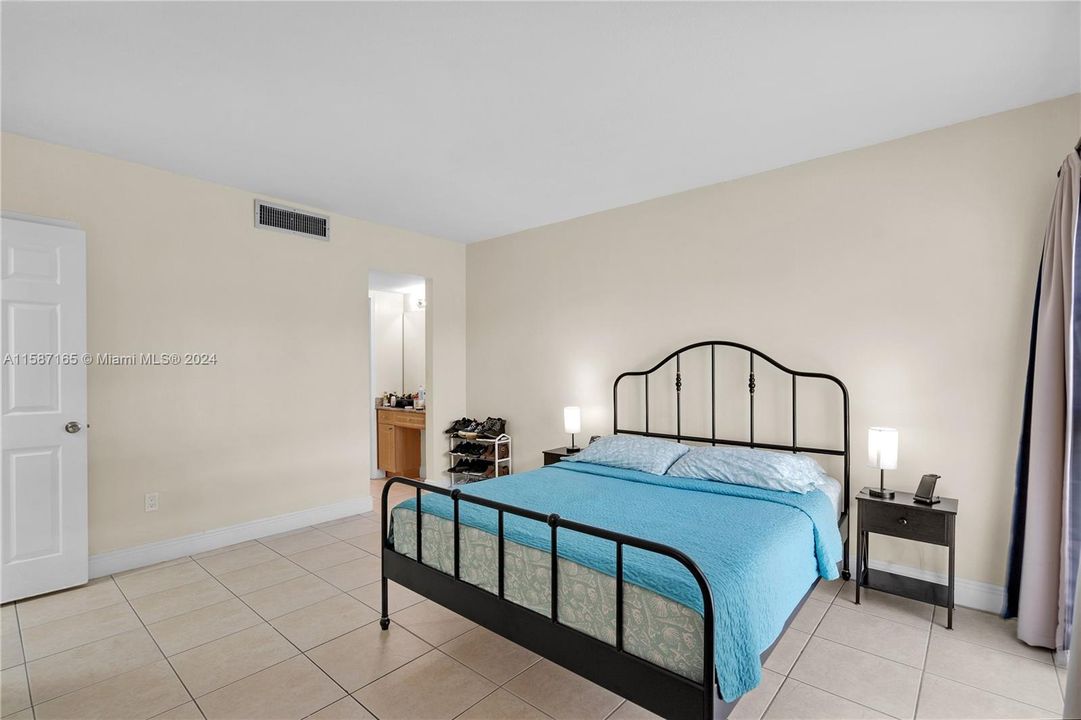 En Venta: $295,000 (2 camas, 2 baños, 1194 Pies cuadrados)