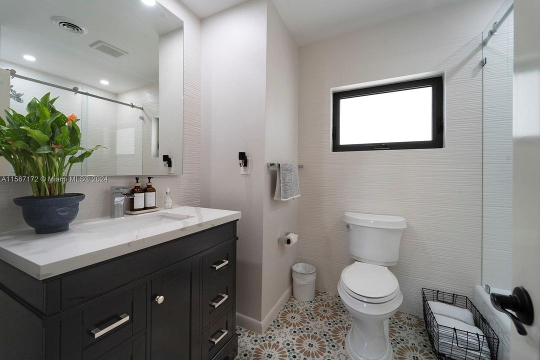 Active With Contract: $1,139,000 (3 beds, 2 baths, 2019 Square Feet)