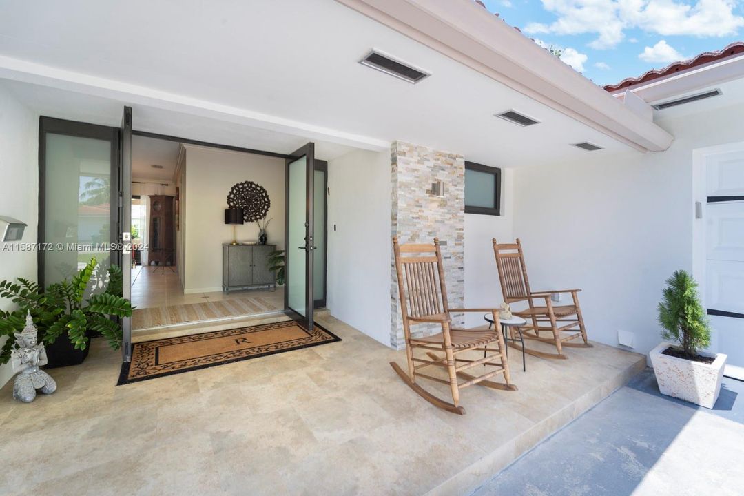 Active With Contract: $1,139,000 (3 beds, 2 baths, 2019 Square Feet)