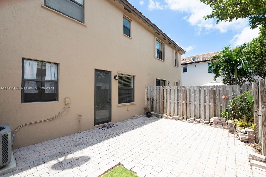 Active With Contract: $419,900 (3 beds, 2 baths, 1535 Square Feet)