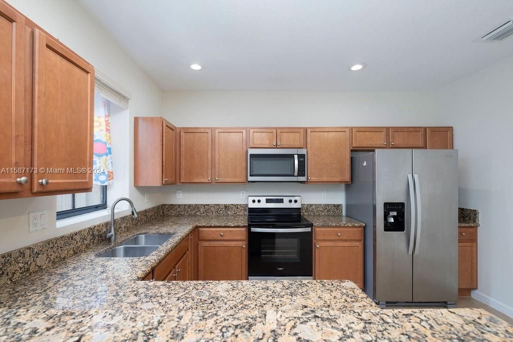 Active With Contract: $419,900 (3 beds, 2 baths, 1535 Square Feet)