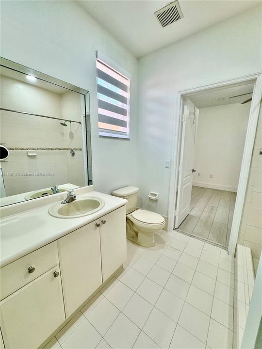 最近租的: $3,900 (3 贝兹, 2 浴室, 2039 平方英尺)