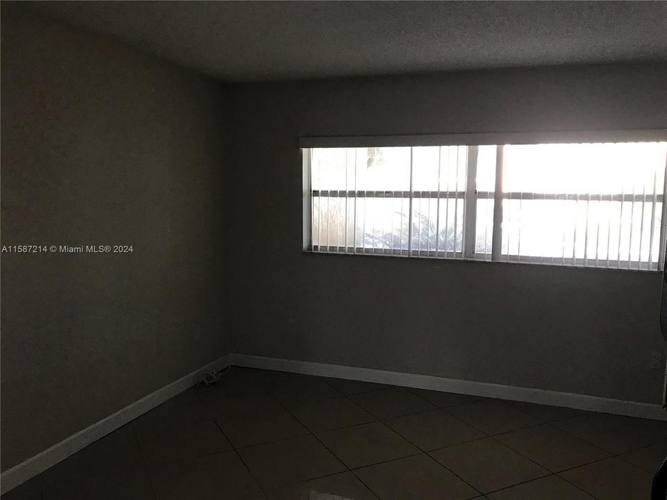 For Sale: $268,000 (1 beds, 1 baths, 1149 Square Feet)