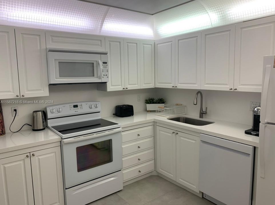 For Rent: $5,600 (2 beds, 2 baths, 1240 Square Feet)