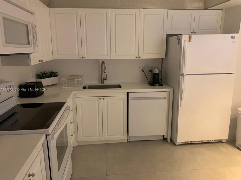 For Rent: $5,600 (2 beds, 2 baths, 1240 Square Feet)