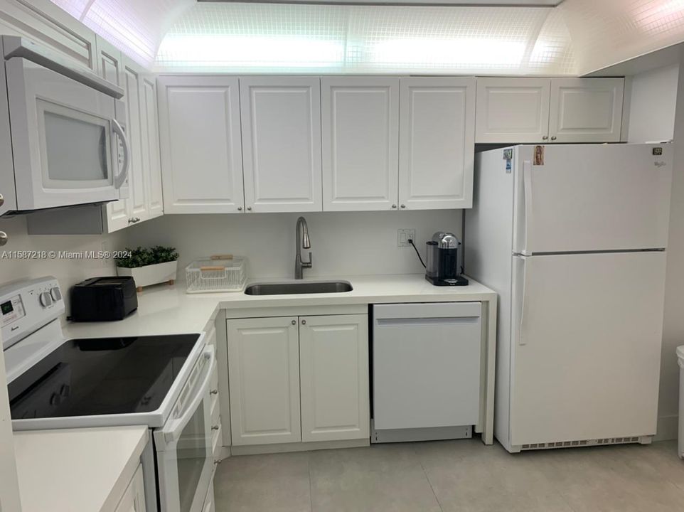 For Rent: $5,600 (2 beds, 2 baths, 1240 Square Feet)