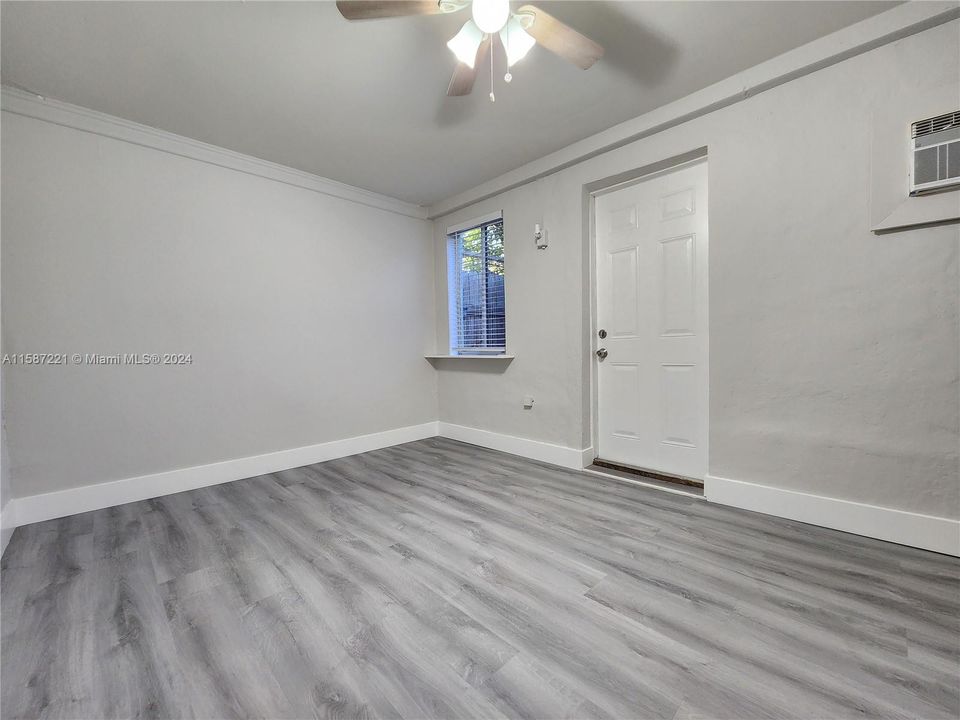 最近租的: $1,200 (0 贝兹, 1 浴室, 200 平方英尺)