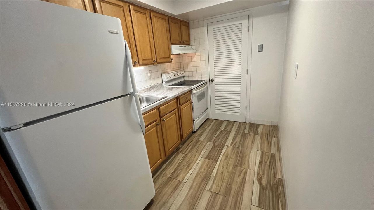 Recently Rented: $1,850 (2 beds, 1 baths, 640 Square Feet)