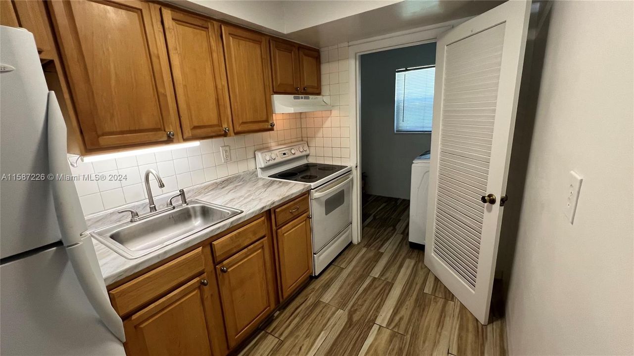 Recently Rented: $1,850 (2 beds, 1 baths, 640 Square Feet)