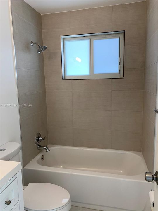 Active With Contract: $2,700 (2 beds, 1 baths, 1120 Square Feet)