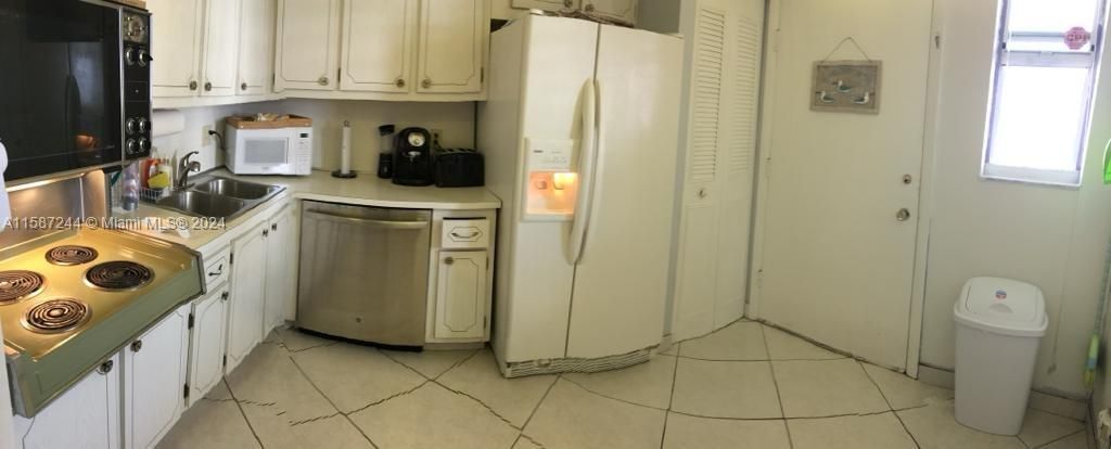 For Sale: $275,000 (2 beds, 2 baths, 1025 Square Feet)