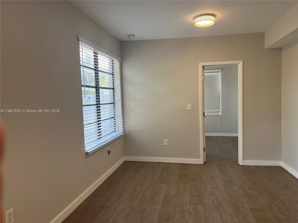 Recently Rented: $1,650 (1 beds, 1 baths, 2792 Square Feet)