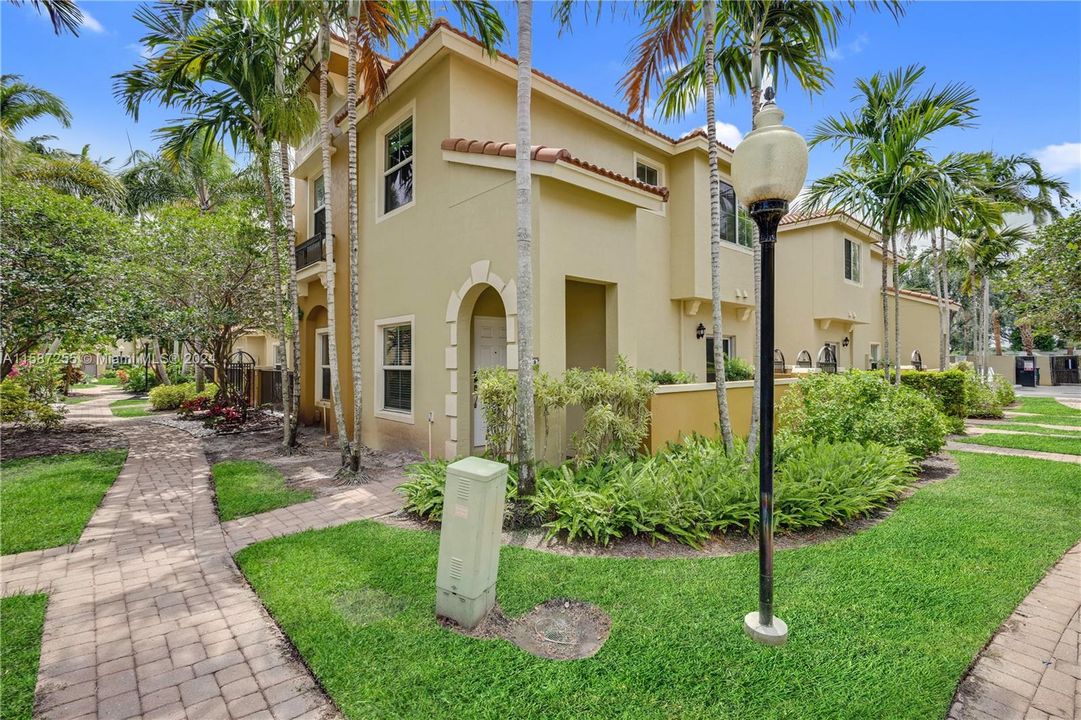 Active With Contract: $2,500 (3 beds, 2 baths, 1402 Square Feet)