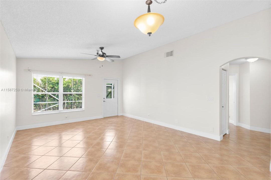 Active With Contract: $3,500 (3 beds, 2 baths, 1665 Square Feet)