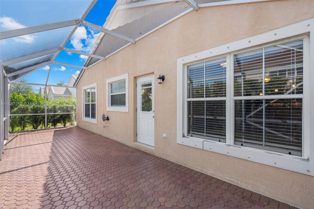 Active With Contract: $3,500 (3 beds, 2 baths, 1665 Square Feet)