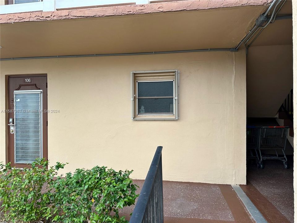 For Sale: $120,000 (1 beds, 1 baths, 620 Square Feet)