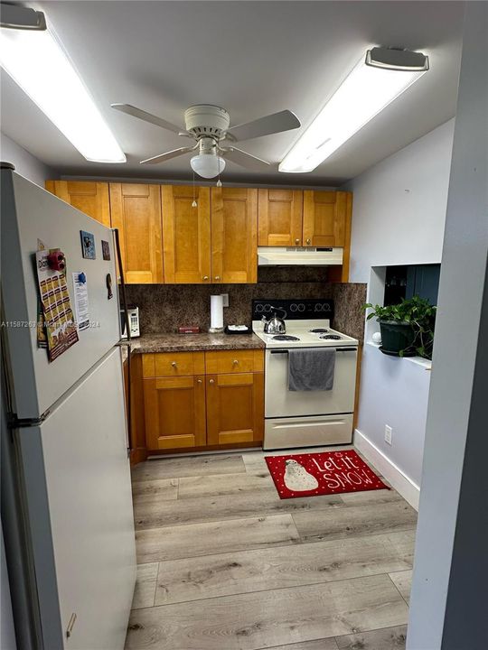 For Sale: $120,000 (1 beds, 1 baths, 620 Square Feet)