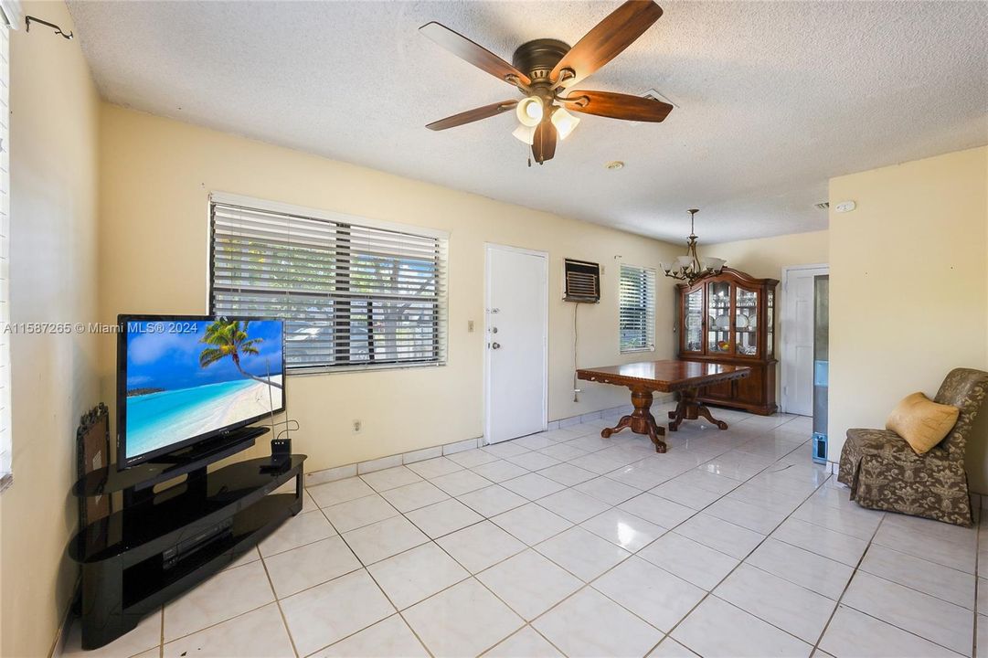 Active With Contract: $430,000 (4 beds, 2 baths, 1125 Square Feet)