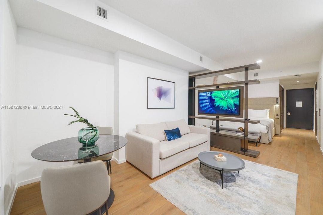 For Sale: $720,000 (1 beds, 1 baths, 442 Square Feet)