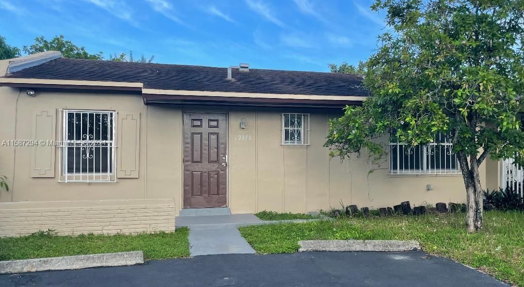 Recently Rented: $2,800 (3 beds, 1 baths, 1015 Square Feet)
