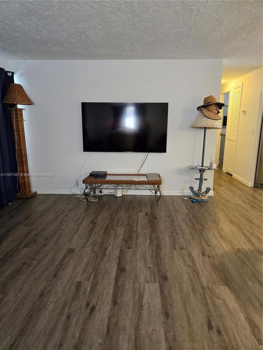 For Rent: $3,800 (2 beds, 2 baths, 1008 Square Feet)