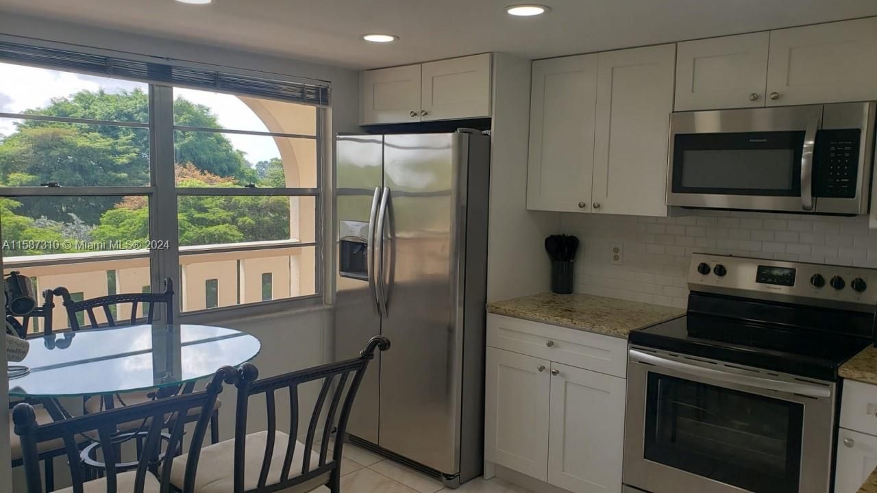 For Rent: $1,945 (2 beds, 2 baths, 1156 Square Feet)