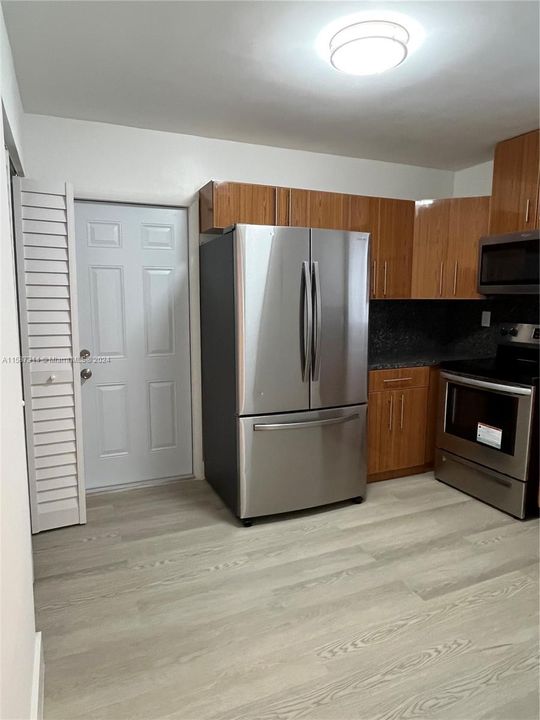 Recently Rented: $2,700 (2 beds, 1 baths, 1820 Square Feet)