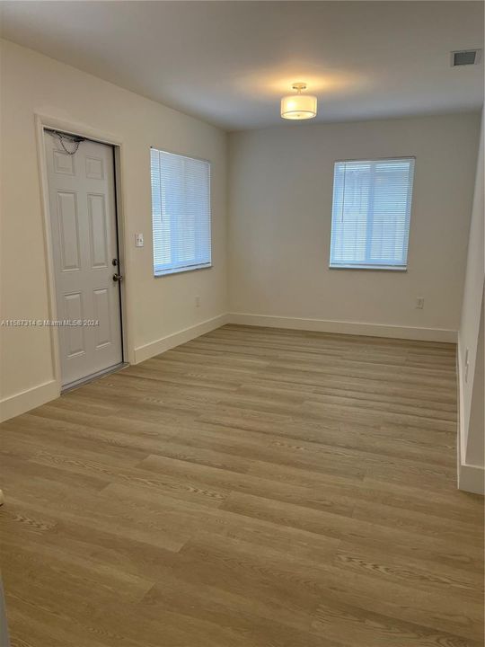 Recently Rented: $2,700 (2 beds, 1 baths, 1820 Square Feet)