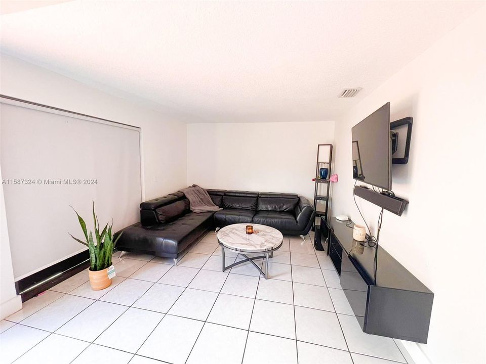 Active With Contract: $2,600 (2 beds, 2 baths, 1582 Square Feet)