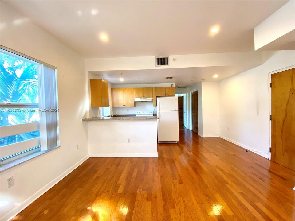Recently Rented: $1,750 (1 beds, 1 baths, 520 Square Feet)