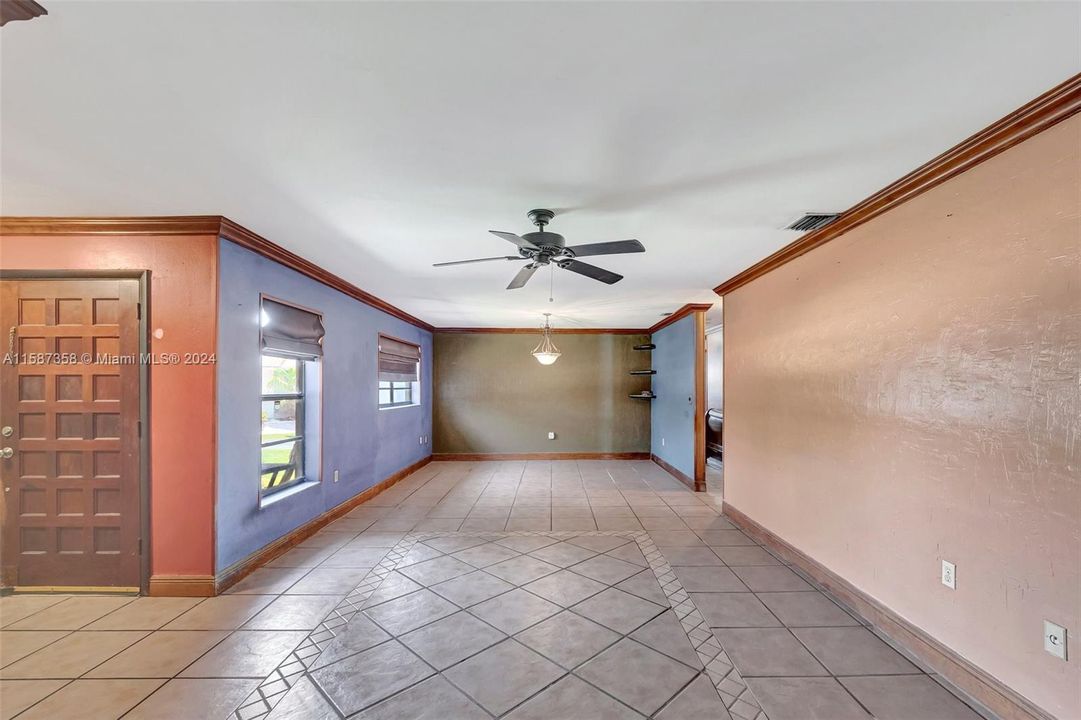 Active With Contract: $800,000 (4 beds, 3 baths, 2606 Square Feet)