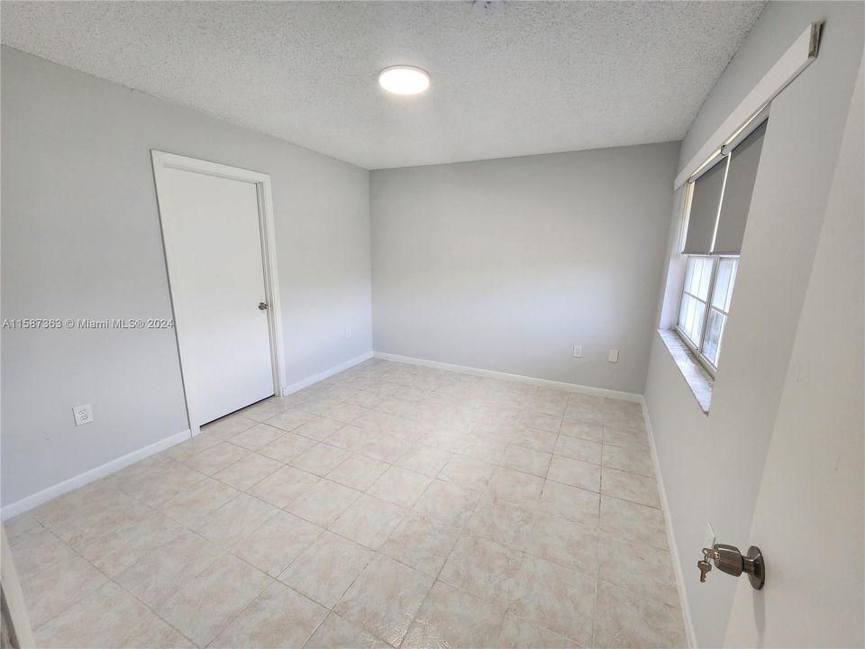 For Sale: $299,500 (2 beds, 2 baths, 1100 Square Feet)