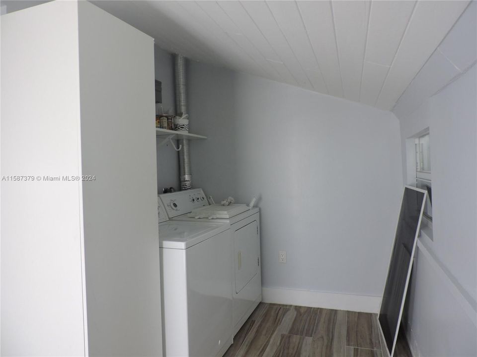 For Rent: $2,400 (2 beds, 1 baths, 1224 Square Feet)
