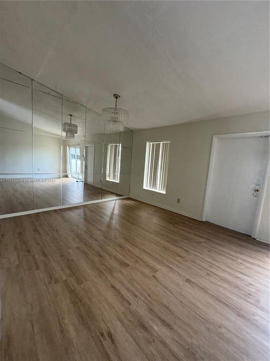 Active With Contract: $2,200 (2 beds, 1 baths, 1015 Square Feet)