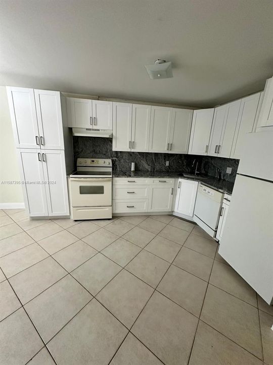 For Sale: $204,900 (2 beds, 2 baths, 1059 Square Feet)