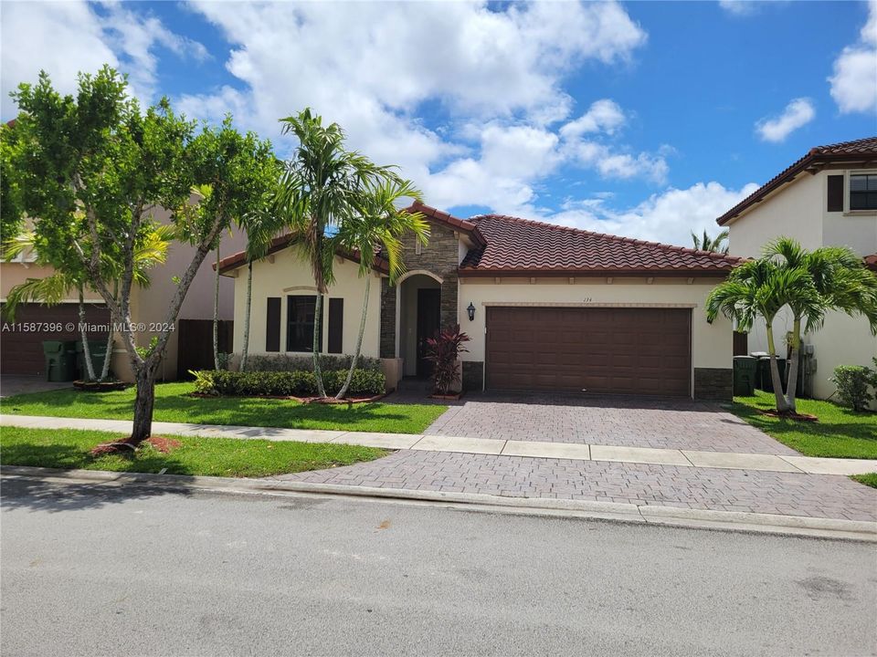 Active With Contract: $3,600 (4 beds, 3 baths, 2093 Square Feet)