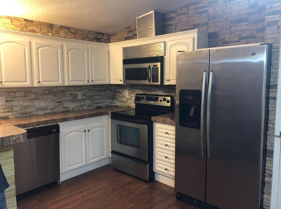 For Sale: $157,000 (3 beds, 2 baths, 1586 Square Feet)