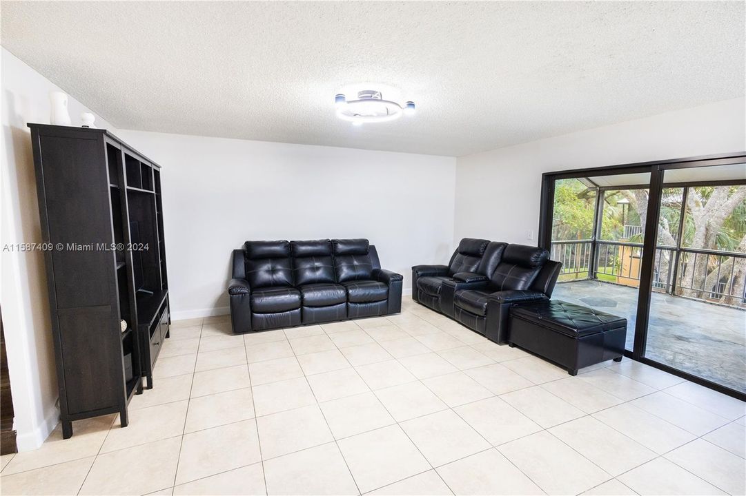 For Sale: $375,000 (3 beds, 2 baths, 1500 Square Feet)