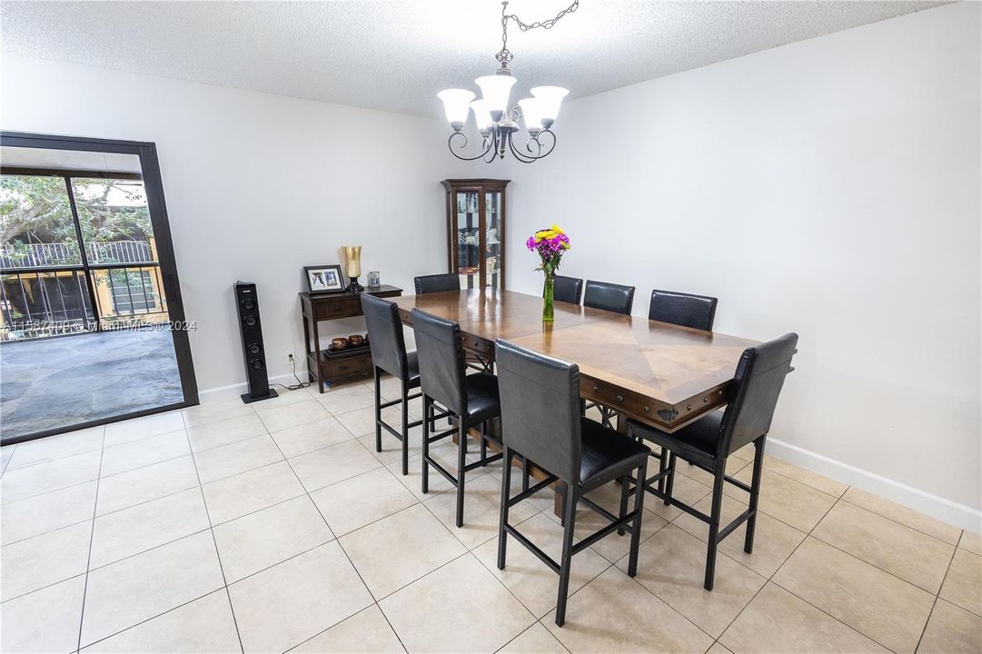 For Sale: $375,000 (3 beds, 2 baths, 1500 Square Feet)