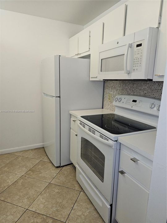 For Rent: $1,750 (1 beds, 1 baths, 811 Square Feet)