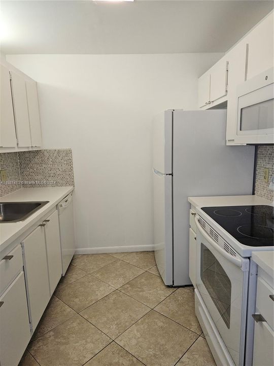 For Rent: $1,750 (1 beds, 1 baths, 811 Square Feet)