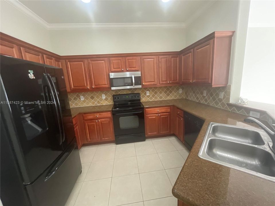 For Rent: $3,200 (3 beds, 2 baths, 1793 Square Feet)