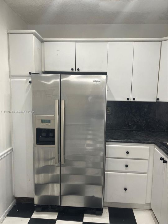 Active With Contract: $1,800 (1 beds, 1 baths, 677 Square Feet)