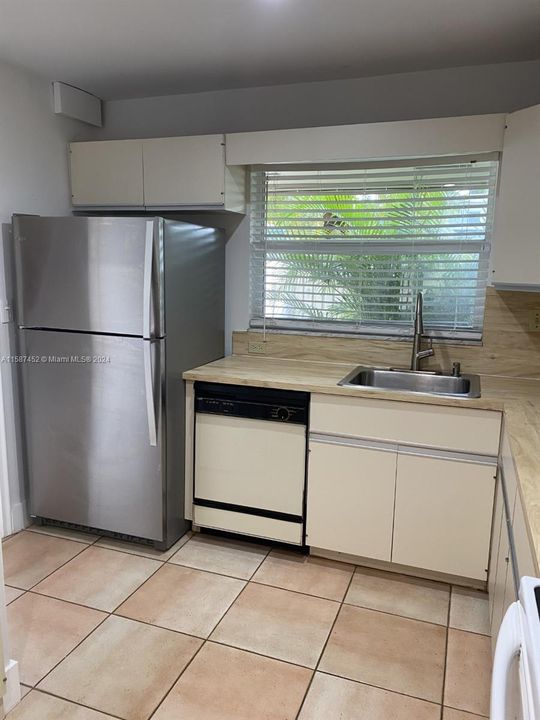 For Rent: $3,000 (2 beds, 2 baths, 1282 Square Feet)