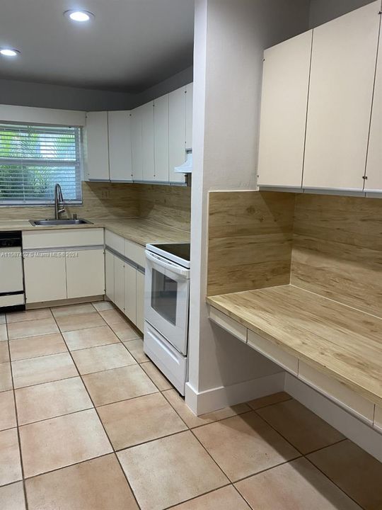 For Rent: $2,950 (2 beds, 2 baths, 1282 Square Feet)