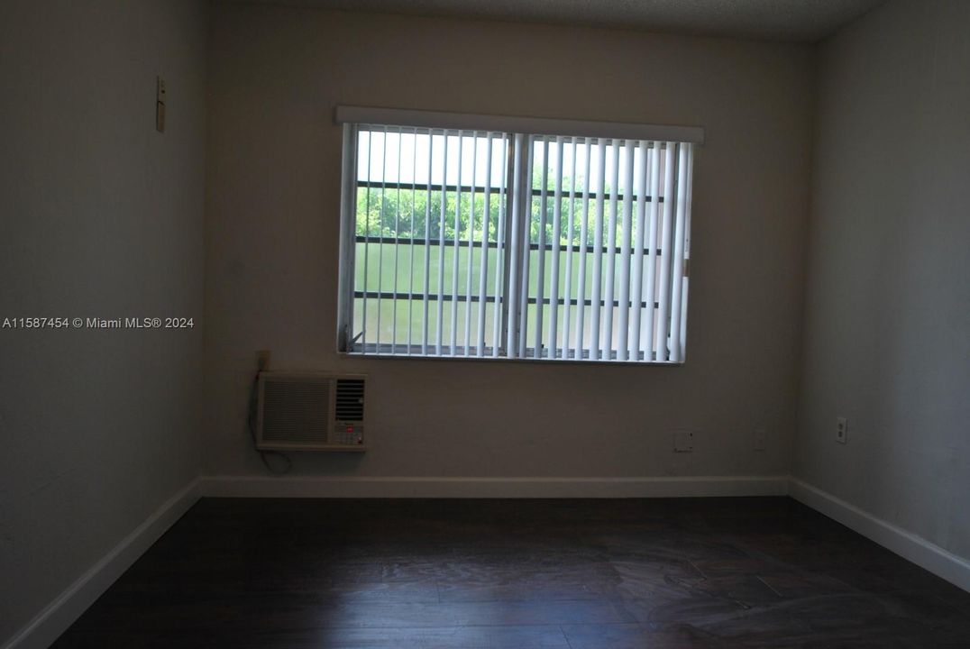 For Sale: $239,000 (1 beds, 1 baths, 580 Square Feet)