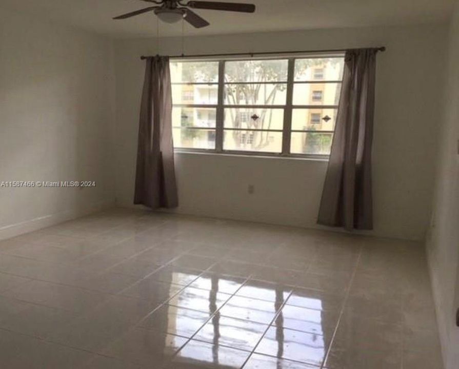 Recently Rented: $1,875 (1 beds, 1 baths, 870 Square Feet)
